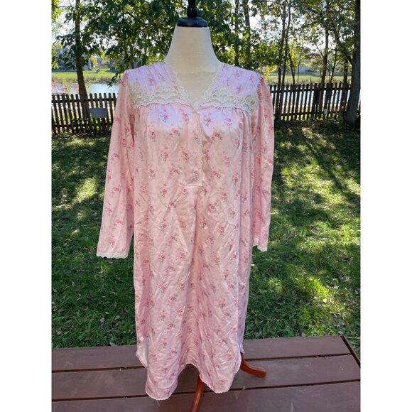 Soft Romantic Pink Floral Vintage Large Nightgown With Delicate Lace Trim Whispe - Picture 1 of 9